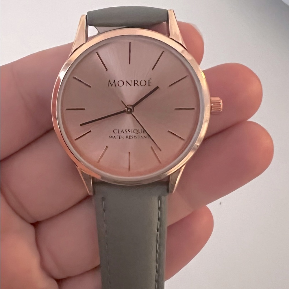 Monroé watch. Rose gold face with charcoal band